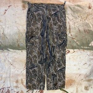 Vintage Rare Mossyoak Green Leaf Camo pants  Measure 32x30